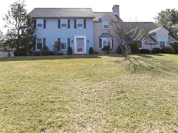 2nd image of 815 Wafford Ln