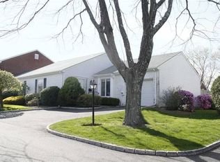 25 Bank St, New Canaan, CT 06840