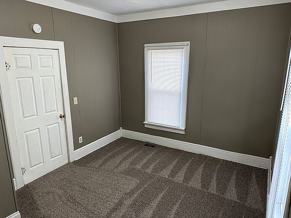 5th image of 511 W Grand Ave