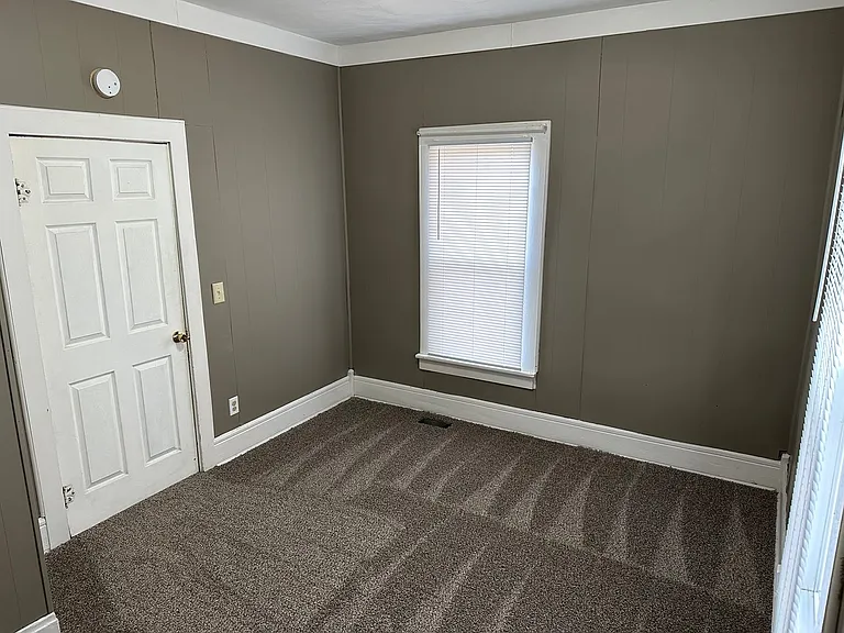 511 W Grand Ave — Photo 5