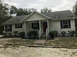 2102 N Smitty Rd, Weirsdale, FL 32195