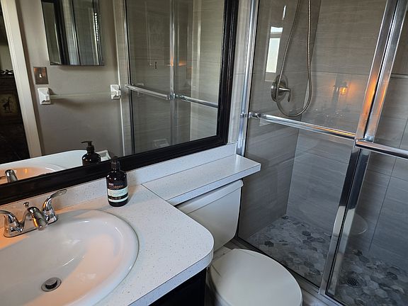 4th image of 409 Manatee Ct APT 202