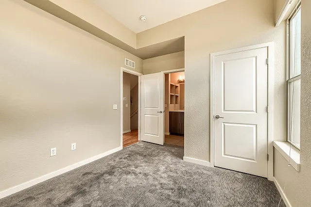 2100 N Clay St — Photo 6
