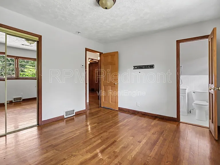1903 Winthrop Dr SE — Photo 14