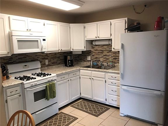 5th image of 1011 Frontier Dr