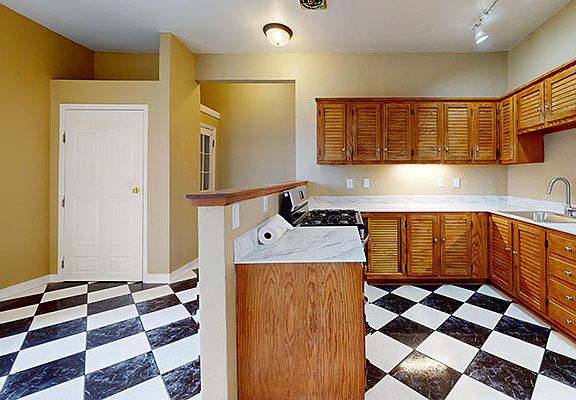 4th image of 210 3rd St APT 4