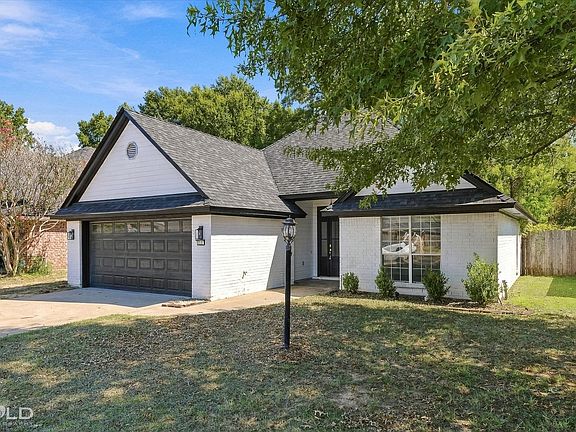 5th image of 115 Red Fox Cir
