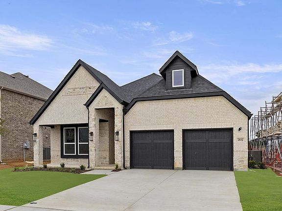 3rd image of 2032 Valencia Dr