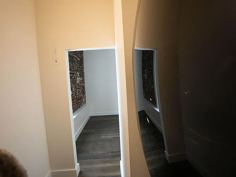 411 W Portage Ave #5 — Photo 3