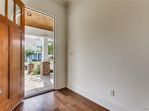 4th image of 5388 Courtney Ave