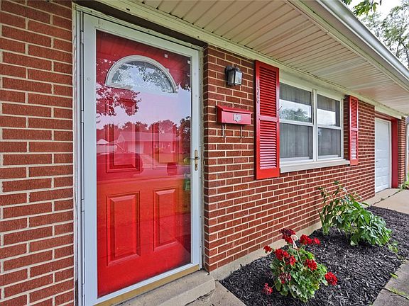 3rd image of 136 Bronwood St