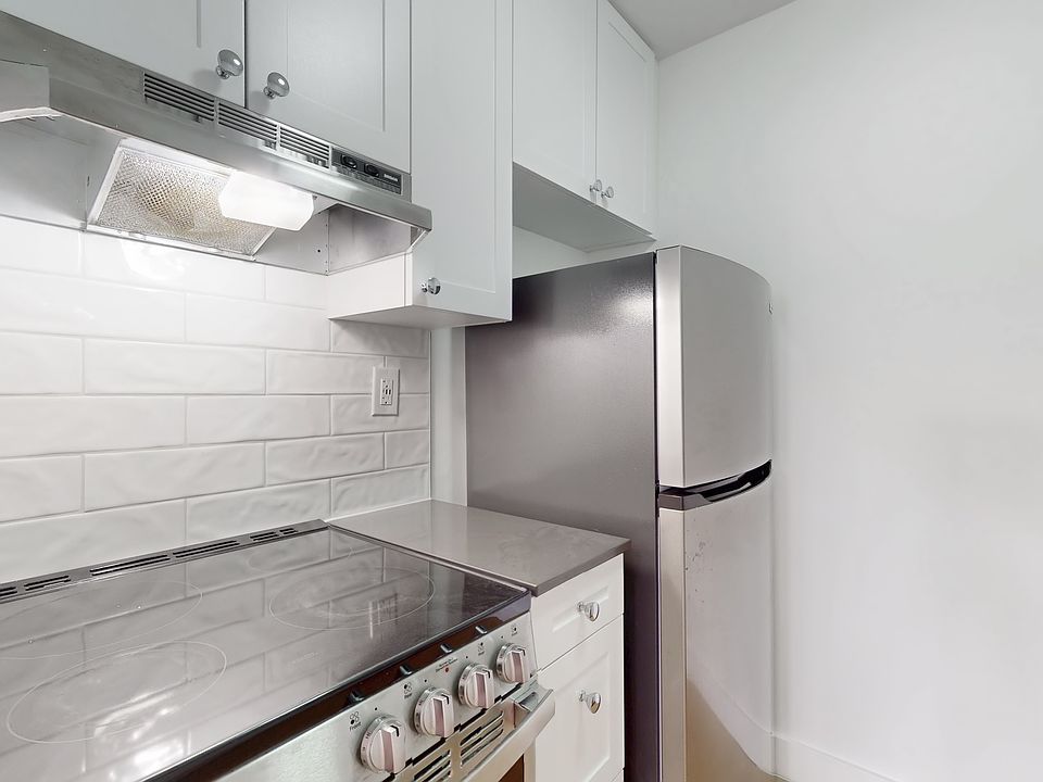 1st image of 498 Queens Ave #1413954