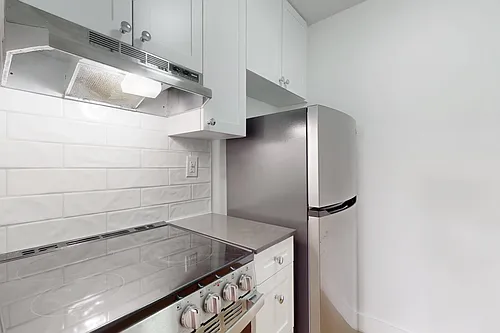 498 Queens Ave Photo 1