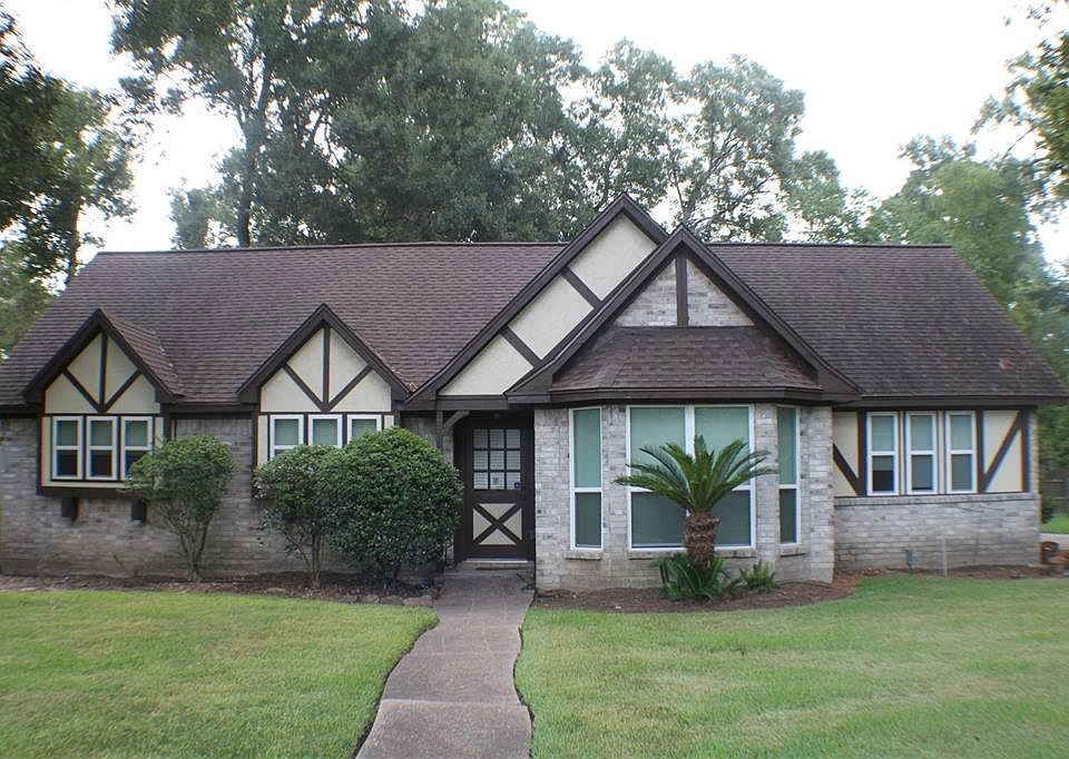 1st image of 15930 Spinnaker Dr