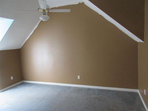 3rd image of 300 Robinhood Ln