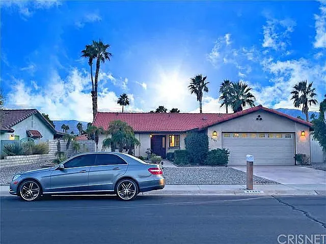 3 bed, 7850 sqft, $2,995 — Photo 3