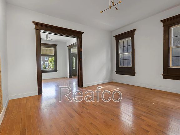 4th image of 1340 E Long St