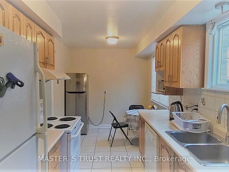 95 Orsett St #1 — Photo 11