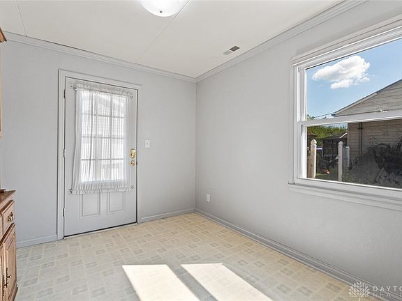 4th image of 5325 Woodbine Ave