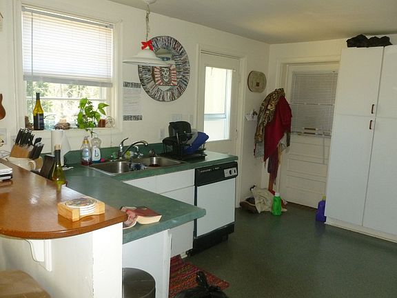 Good natural light for a basement apartment, or for any apartment!