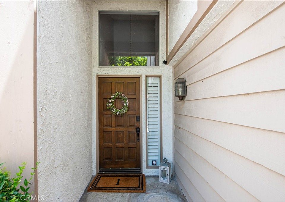 1st image of 18319 Collins St APT 6
