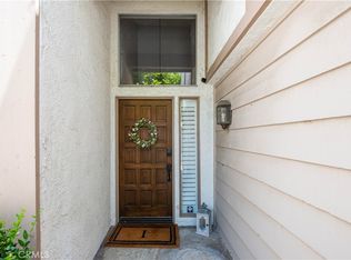 18319 Collins St APT 6, Tarzana, CA 91356