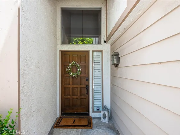 18319 Collins St APT 6, Tarzana, CA 91356