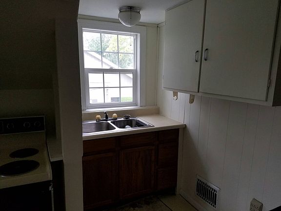 5th image of 525 1/2 Tiedeman Ave