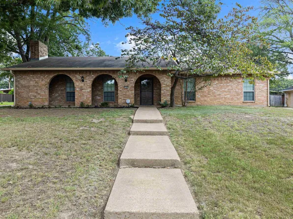 1205 Briarwood Ln, Longview, TX 75604