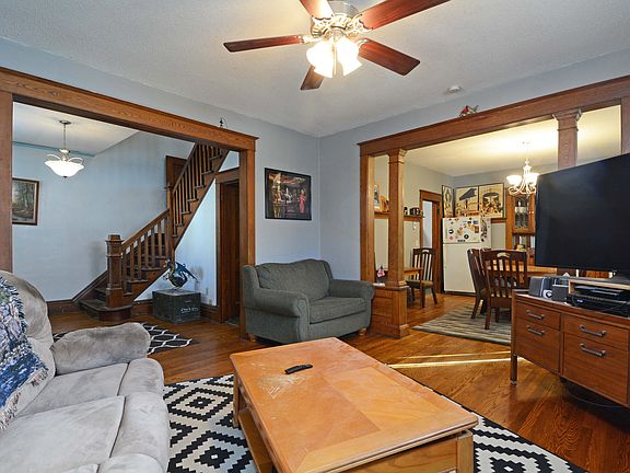 5th image of 946 Burr St