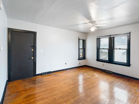 2nd image of 1003 W 22nd St #4