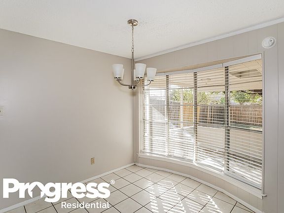 5th image of 605 Stallion Ln