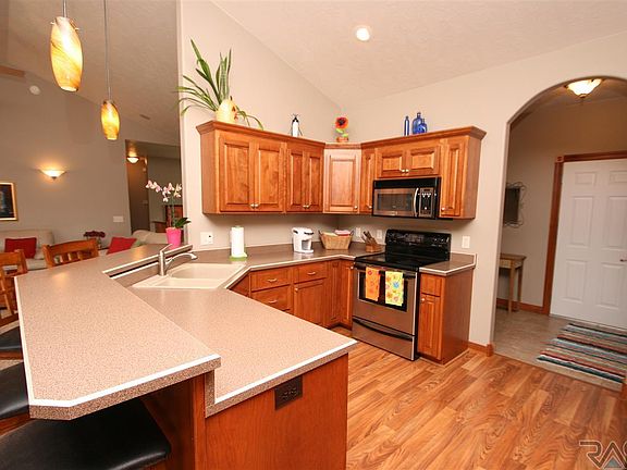 2nd image of 1301 S Lindenwald Dr