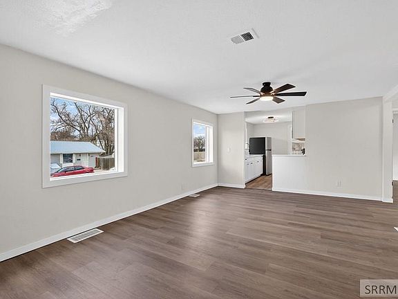 2nd image of 990 Ada Ave