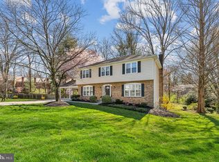 6861 Grande Ln, Falls Church, VA 22043