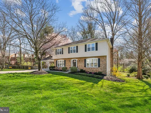 6861 Grande Ln, Falls Church, VA 22043