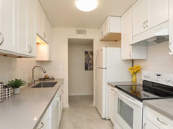 2nd image of 304 Tradewinds Dr APT 8