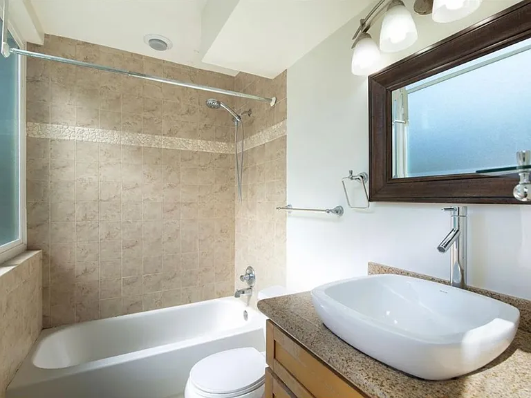 540 Kelton Ave #201 — Photo 13