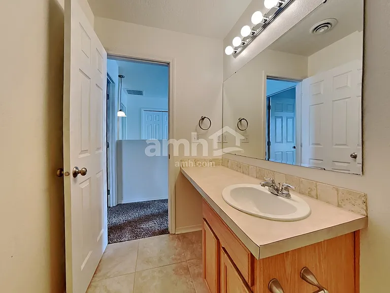 895 E Folgado Ct — Photo 21