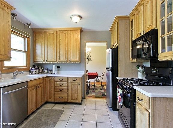 3rd image of 750 Leslie Ln