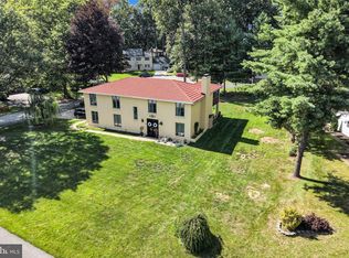 6075 Fairway Dr W, Fayetteville, PA 17222