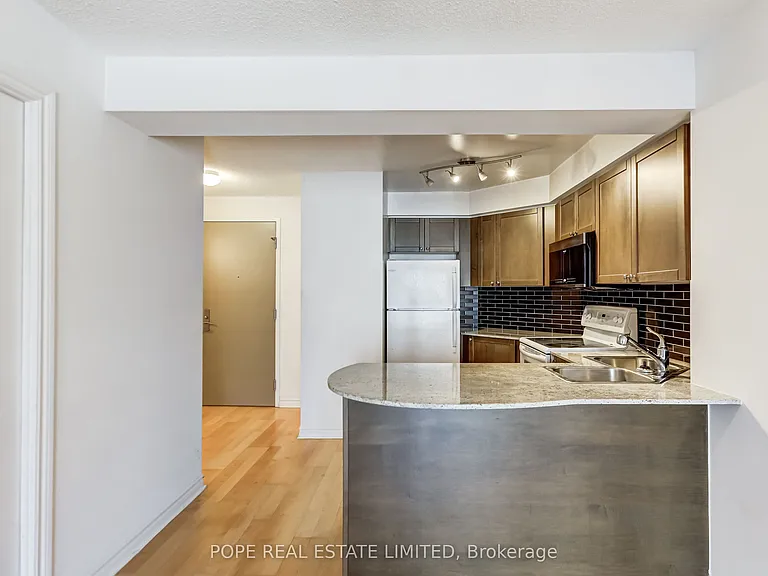 763 Bay St #713 — Photo 6