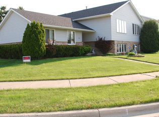 3150 E Newcastle Ct, Waukegan, IL 60087