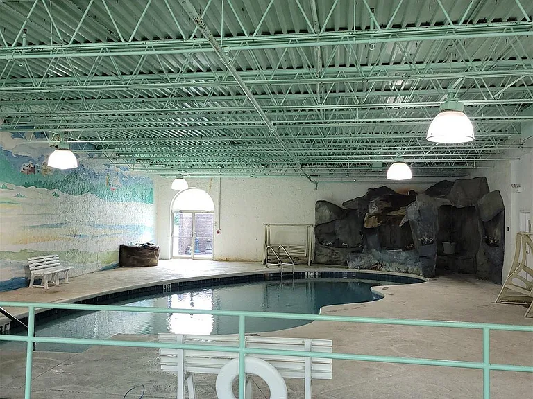 224 W Garden St #137 — Photo 3