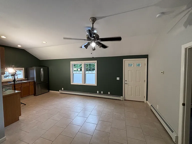 142 Old Country Rd — Photo 3