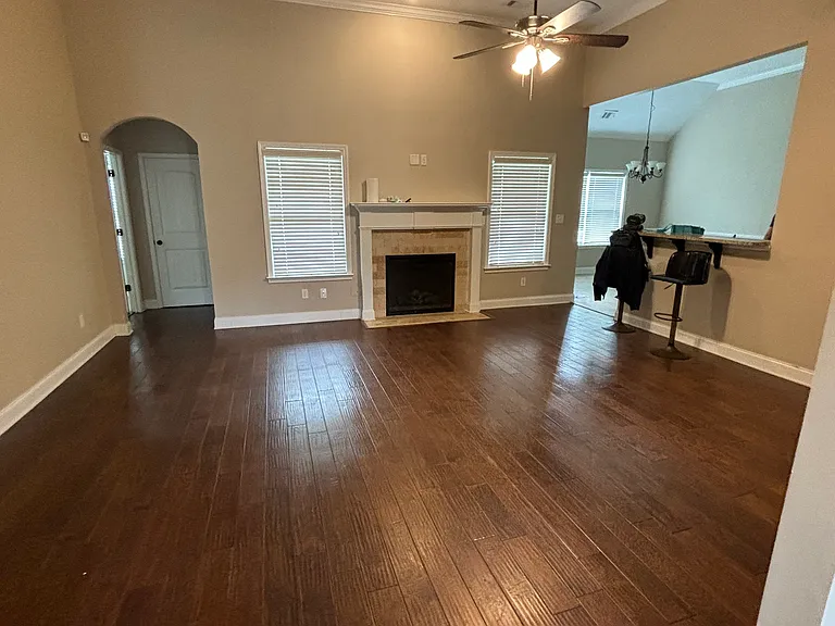 1201 Derby Ln — Photo 6