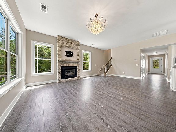 5th image of 527 S Fredrick Way