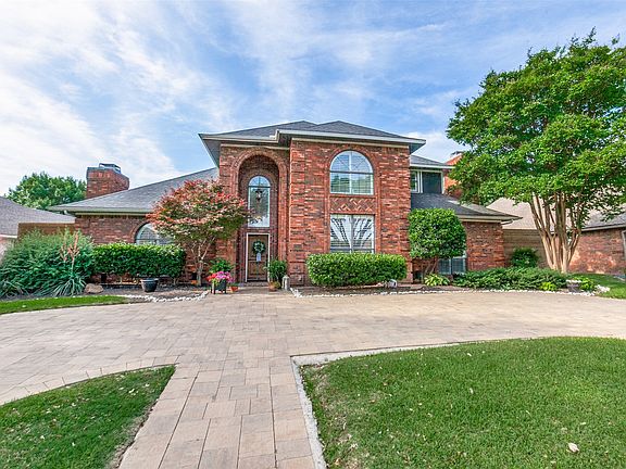 3rd image of 3904 Davis Cir
