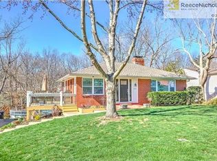 635 E Red Rd, Independence, MO 64055