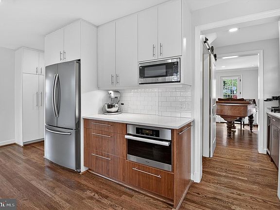 4th image of 4225 Oakridge Ln